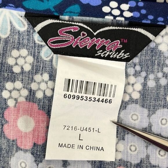 Sierra Women's Blue Pink Floral Scrub Top Large NWT nurse office periwinkle vet - Picture 7 of 8